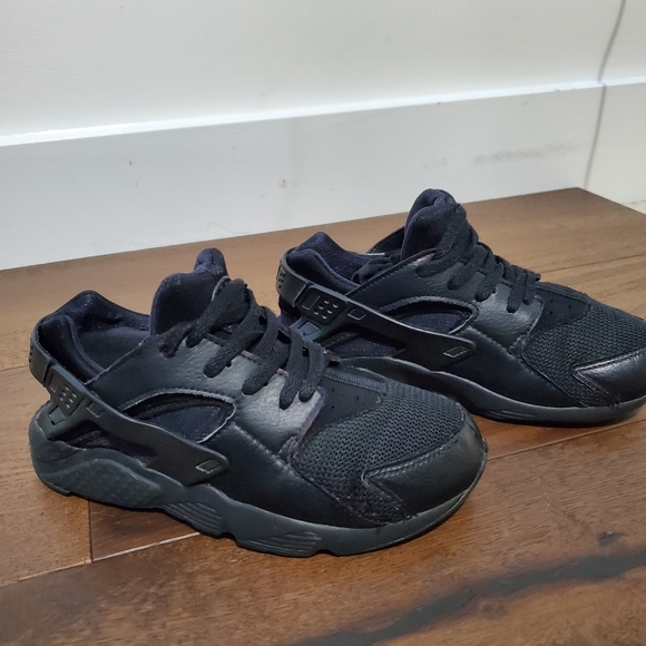 boys black huraches